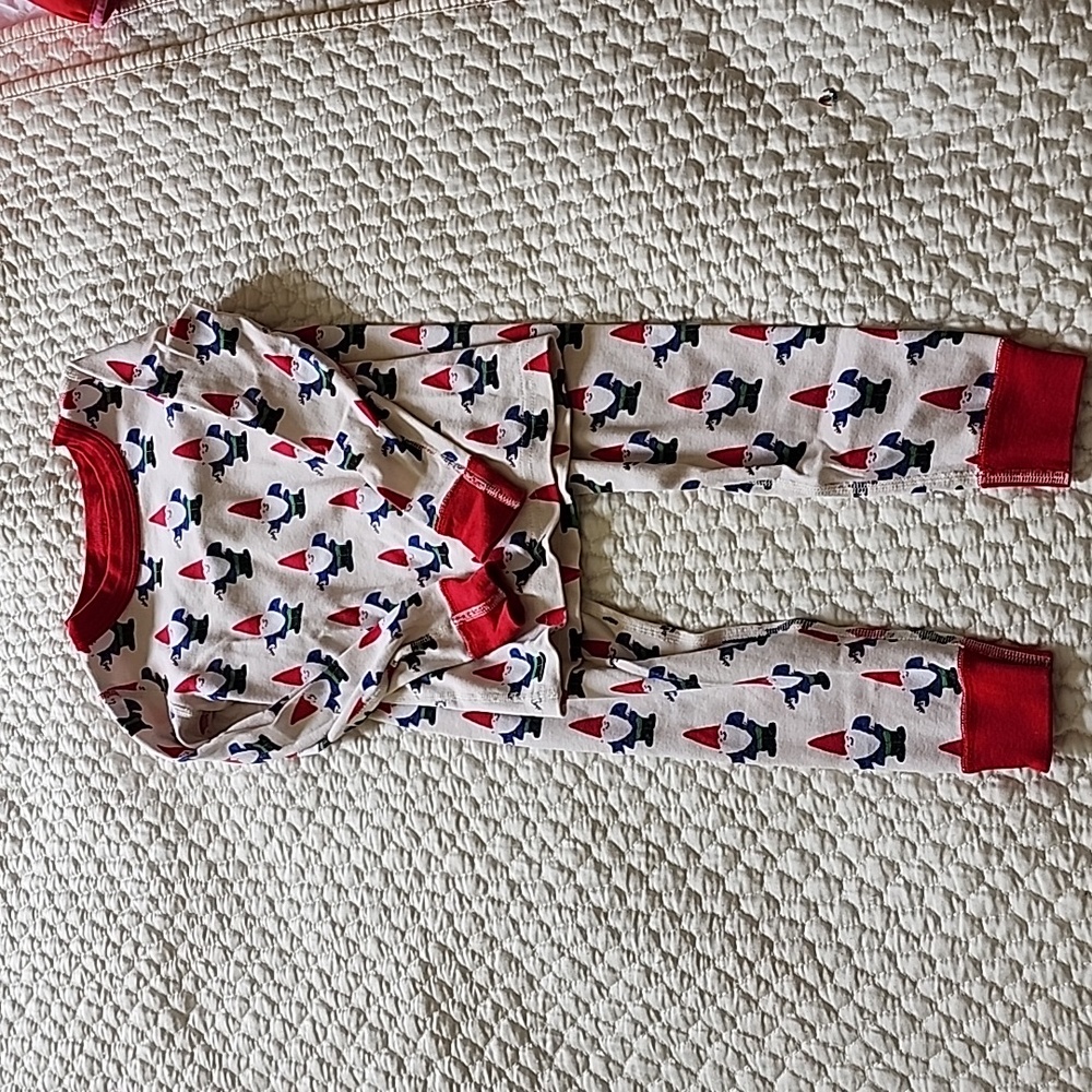 Hanna Andersson Like New Gnome Pajamas